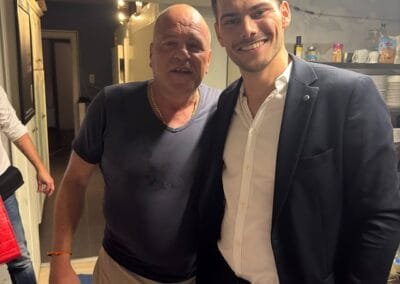 Wout poseert samen met Sergio Quisquater voor een foto